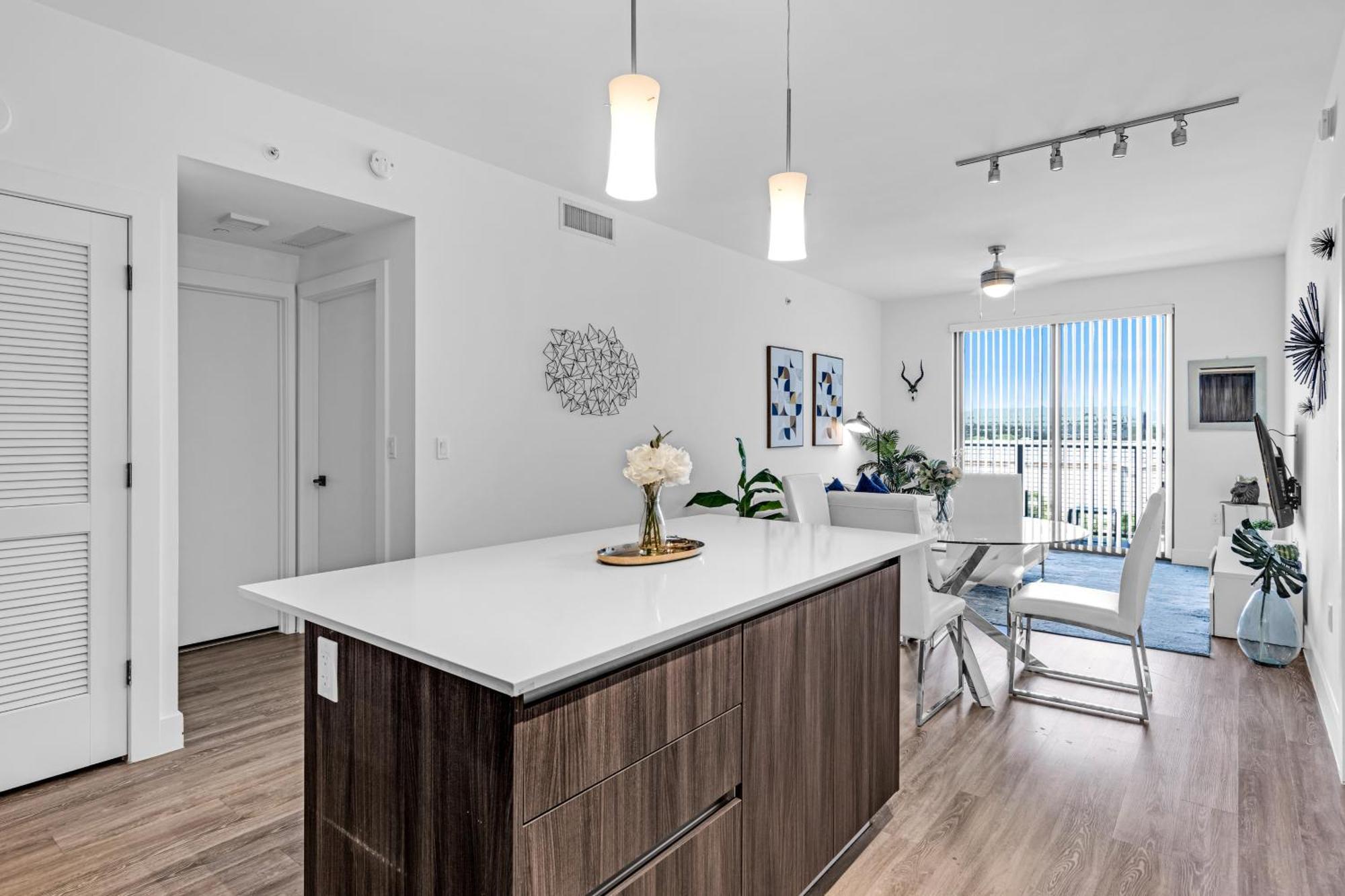 Amazing 2 Bedroom Unit In Doral Miami With Free Parking Hialeah Gardens Exterior foto